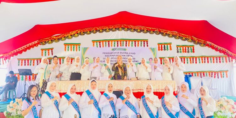 Pengukuhan Ketua TP-PKK dan Bunda PAUD Dumoga Barat: Kalsum Alhabsyi Tekankan Hal ini