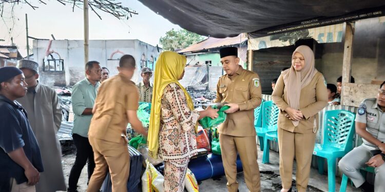 Diserahkan oleh Bupati, Pemkab Bolmong Salurkan Bantuan Bagi Korban Kebakaran di Desa Tadoy