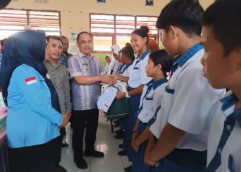 Bupati Yusra Salurkan Bantuan Perlengkapan Sekolah untuk Ribuan Siswa SD dan SMP di Bolmong