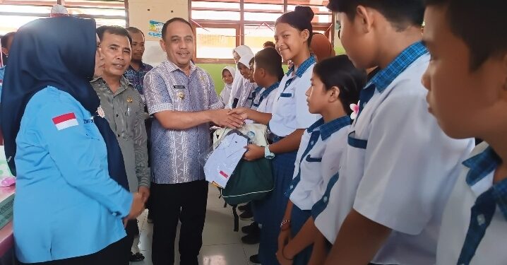 Bupati Yusra Salurkan Bantuan Perlengkapan Sekolah untuk Ribuan Siswa SD dan SMP di Bolmong