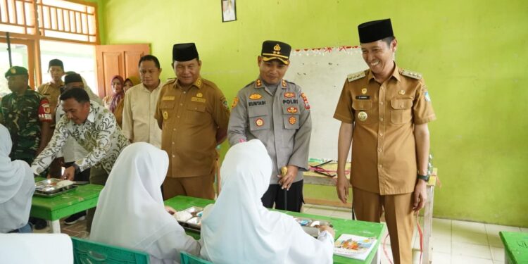 Bupati dan Wabup Bolsel Resmikan SPPG Citra Cemerlang Helumo