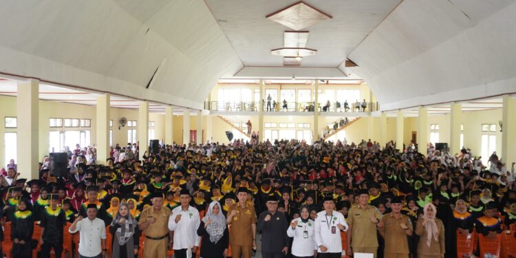 Bupati Iskandar Kamaru Hadiri Wisuda Santri dan Gama JUZ 30 TPQ/TKQ