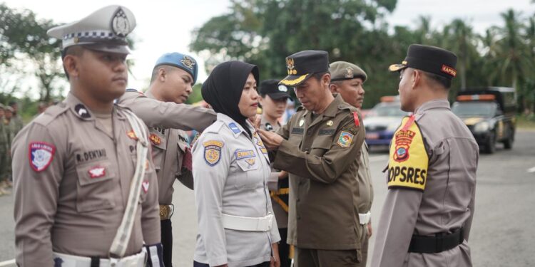 Bupati Iskandar Kamaru Hadiri Apel Gelar Pasukan Operasi Lilin 2025 di Polres Bolsel