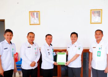 Wabup Bolmong Serahkan SK Plt Empat Sangadi dan Tegaskan Hal ini