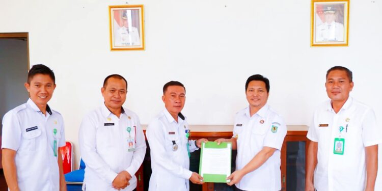 Wabup Bolmong Serahkan SK Plt Empat Sangadi dan Tegaskan Hal ini