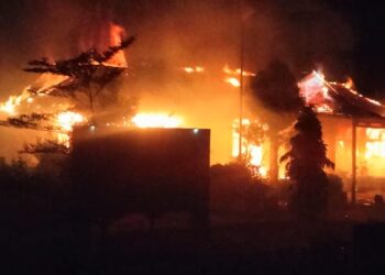 Breaking News : Sijago Merah Lahap SMP 7 Bolmut, Penyebab Kebakaran Belum Diketahui