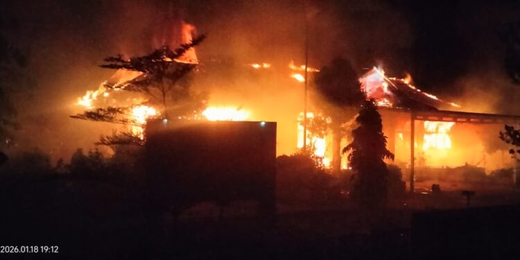 Breaking News : Sijago Merah Lahap SMP 7 Bolmut, Penyebab Kebakaran Belum Diketahui